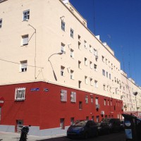 Restauración reforma y pintura de fachada y tejado en edificio.
