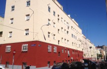 Restauración reforma y pintura de fachada y tejado en edificio.